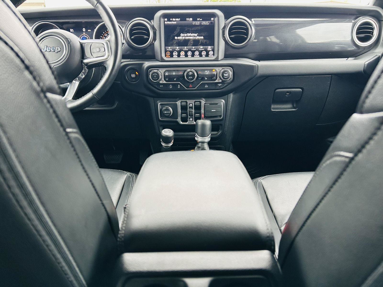 Used 2022 Jeep Wrangler Unlimited Sahara AWD/4WD image 19