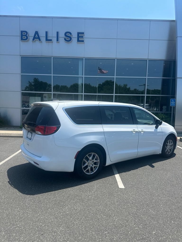 Used 2024 Chrysler Voyager LX FWD image 3