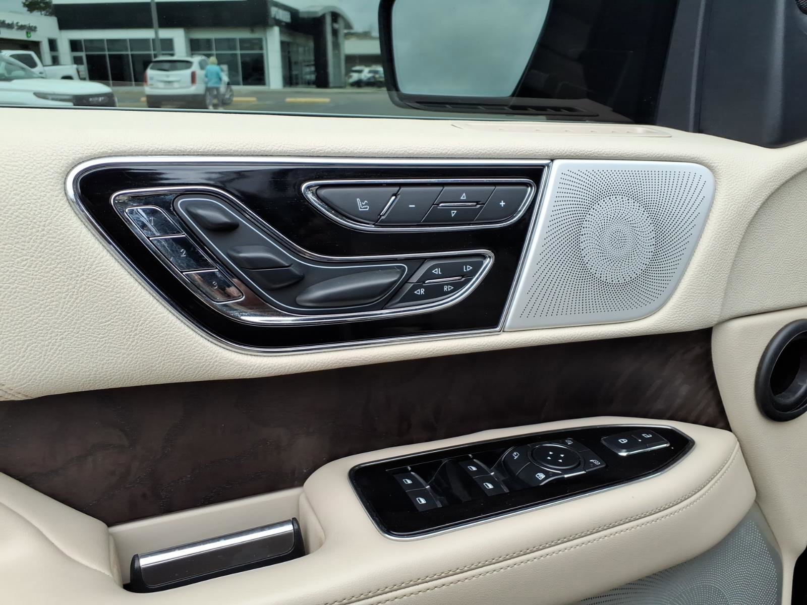 Used 2021 Lincoln Navigator L Reserve w/ Luxury Package image 8