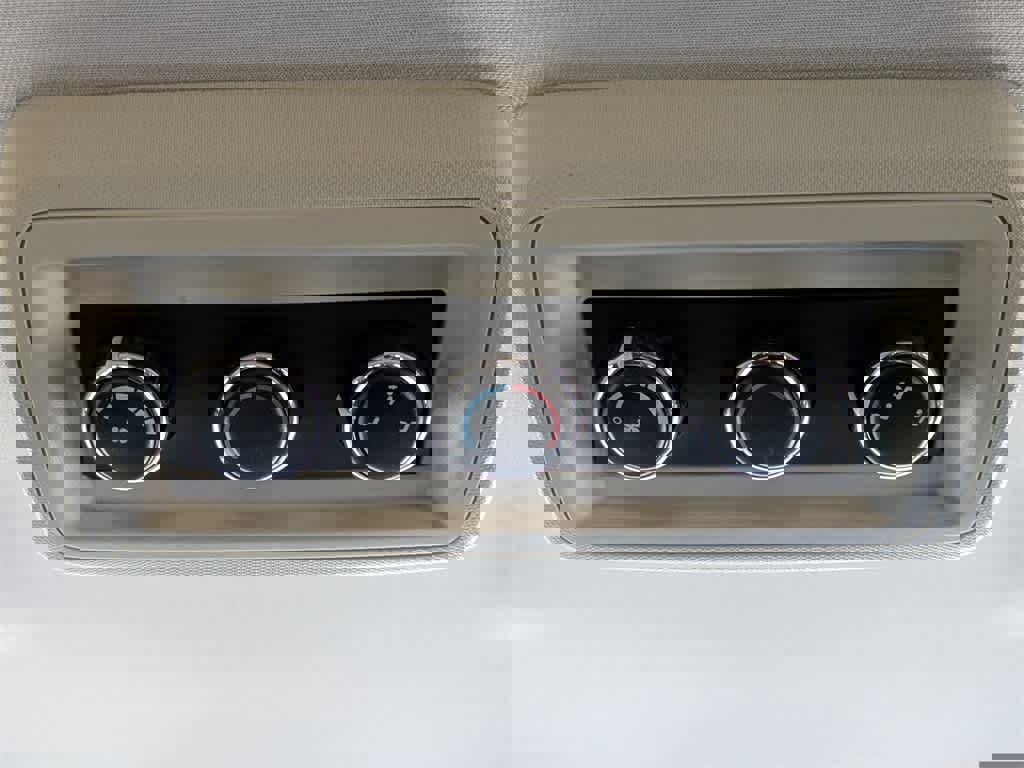 Used 2016 Dodge Journey SE w/ Flexible Seating Group image 16