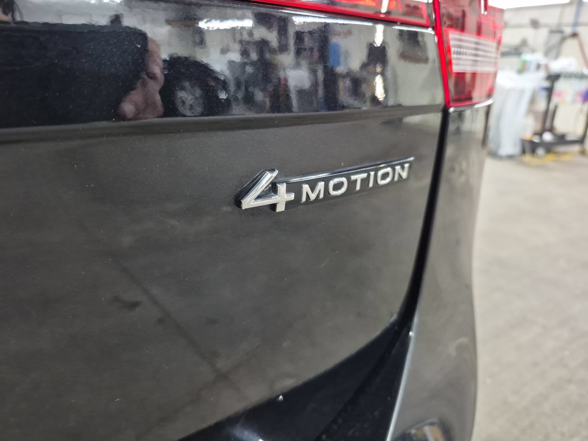 Used 2024 Volkswagen Tiguan SEL R-Line AWD/4WD image 33