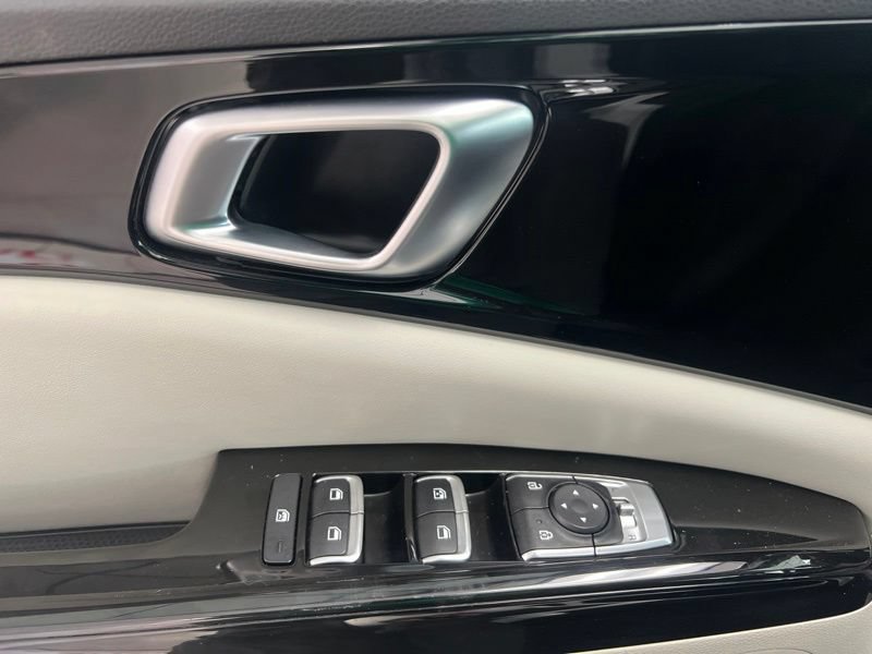 Certified 2023 Kia Carnival EX FWD image 20