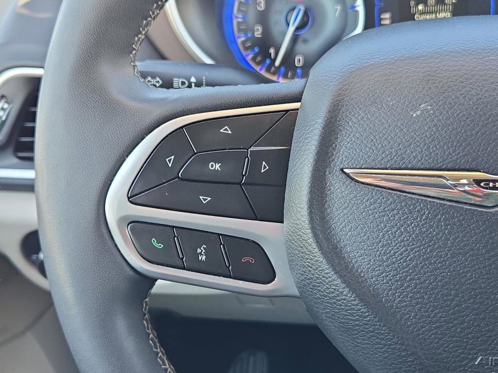 Used 2023 Chrysler Voyager LX image 24