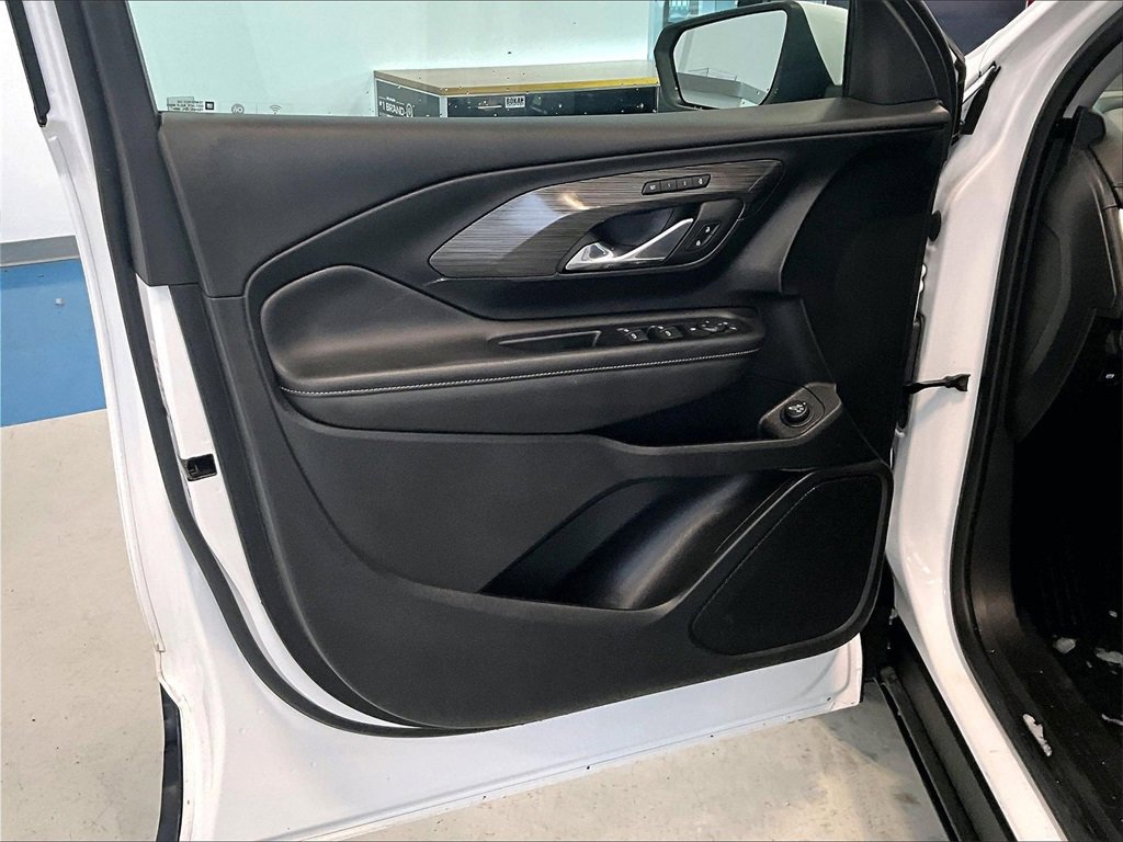 Used 2023 GMC Terrain SLT image 9