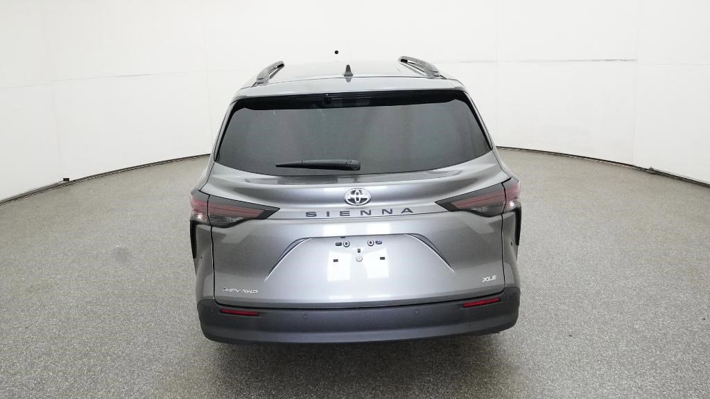 New 2026 Toyota Sienna XLE image 18