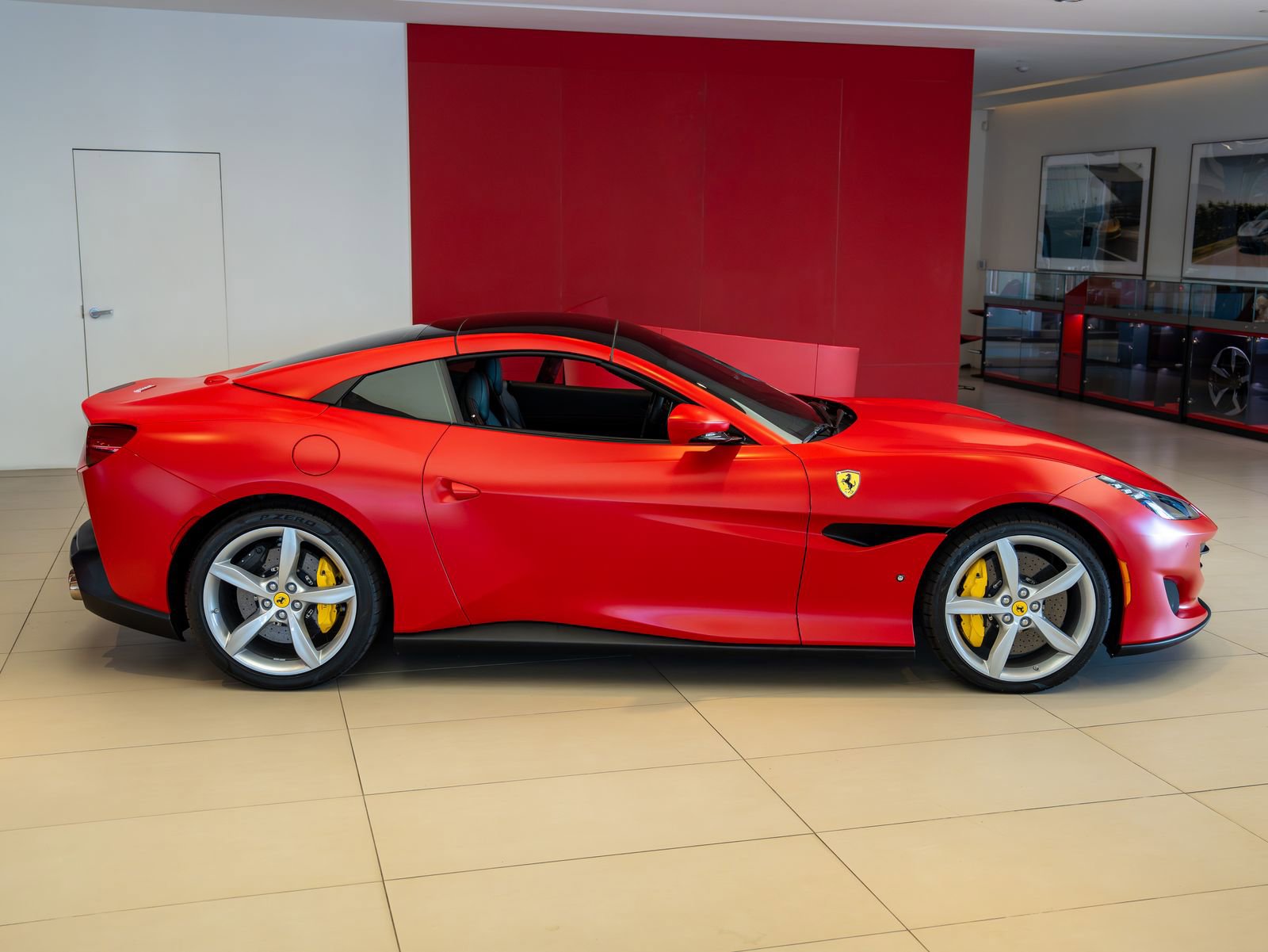 Used 2020 Ferrari Portofino RWD image 34
