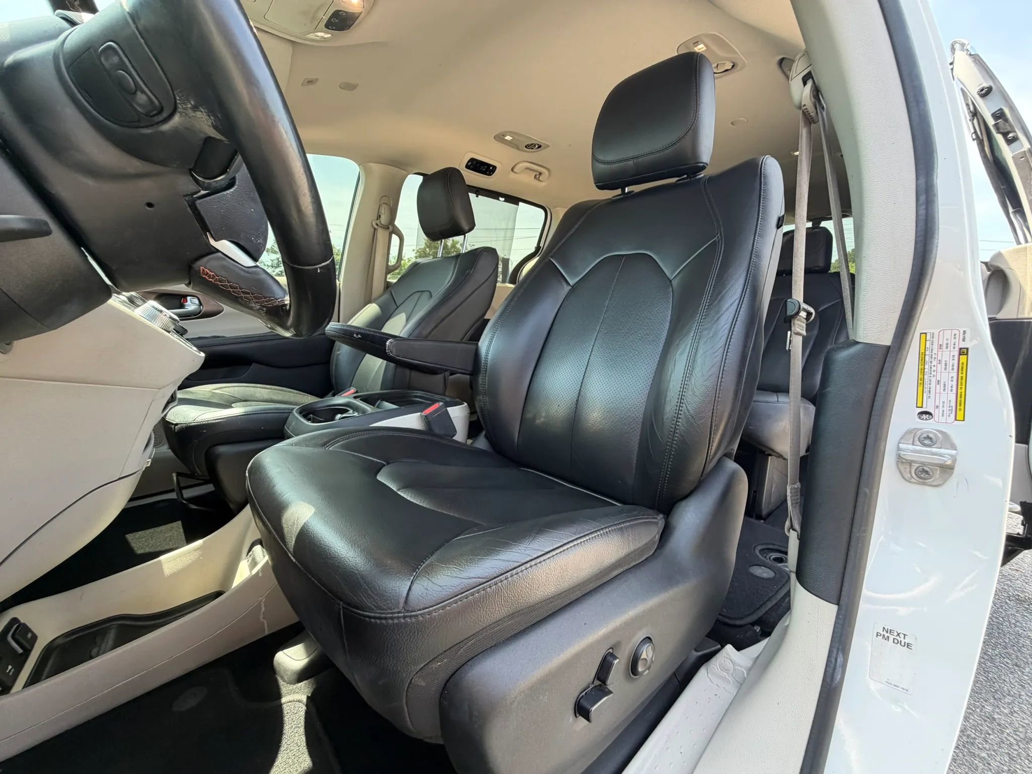 Used 2019 Chrysler Pacifica Touring-L image 29