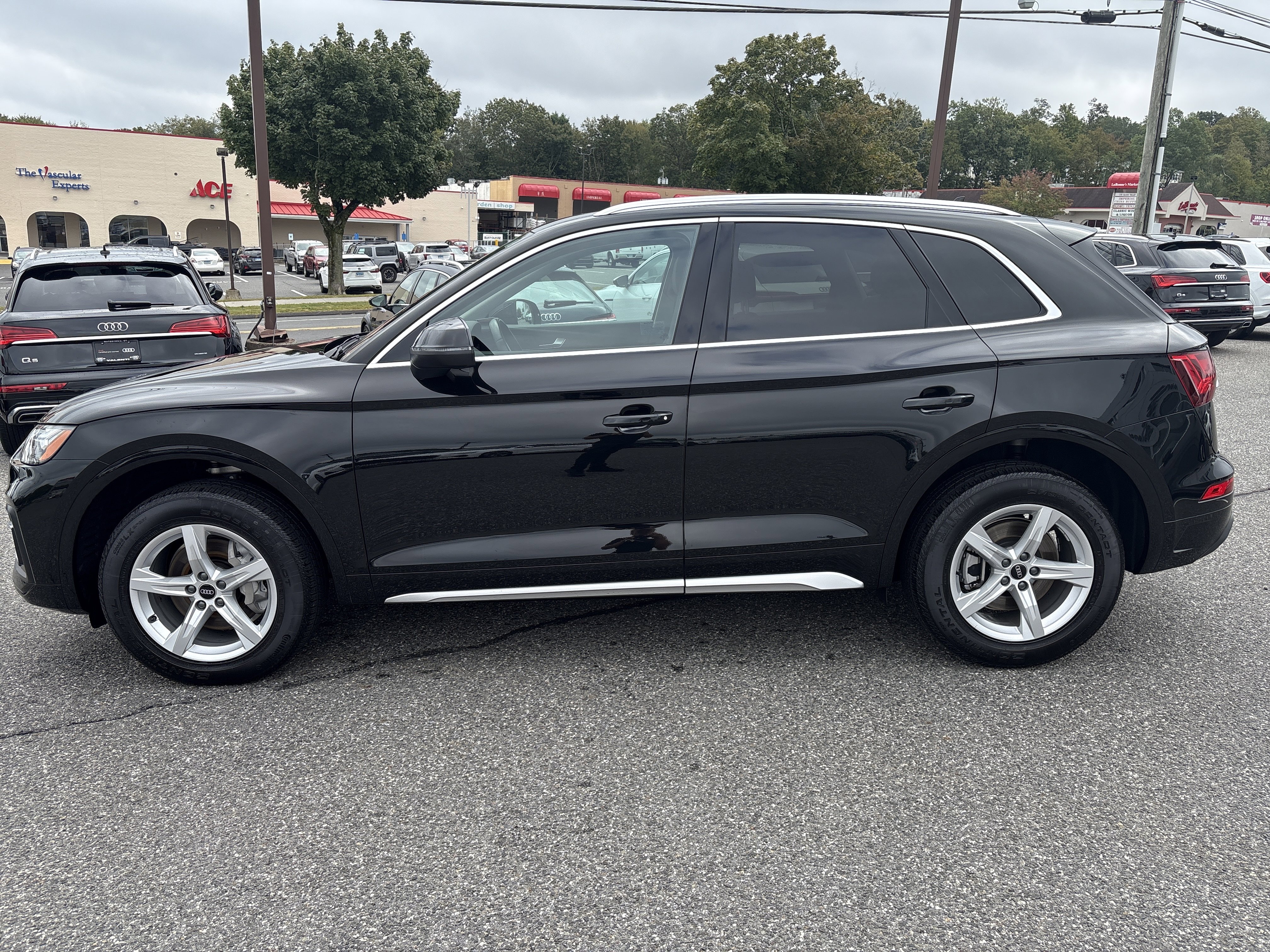 Certified 2023 Audi Q5 2.0T Premium w/ Convenience Package AWD/4WD image 4