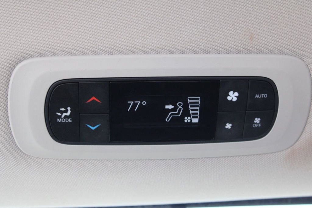 Used 2023 Chrysler Pacifica Touring-L image 28