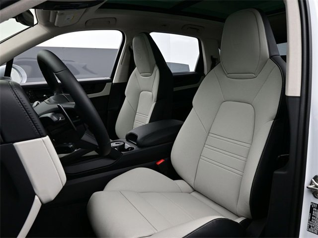 New 2026 Porsche Cayenne GTS image 5