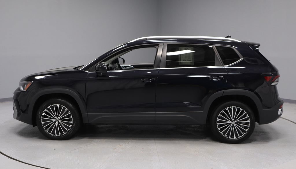 Used 2025 Volkswagen Taos SE FWD image 8