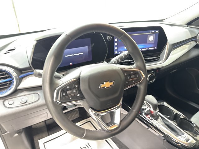 Used 2025 Chevrolet Trax LT w/ Driver Confidence Package FWD image 25