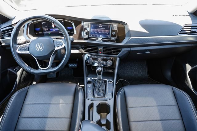 Used 2023 Volkswagen Jetta SE FWD image 12