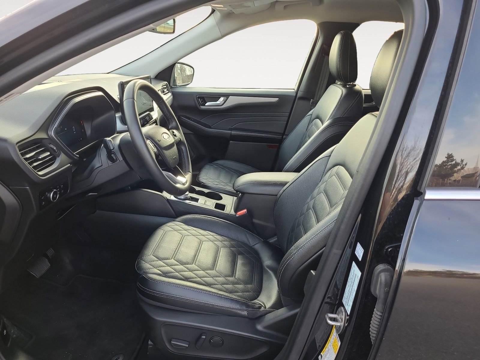 Used 2023 Ford Escape Platinum w/ Premium Technology Package image 9