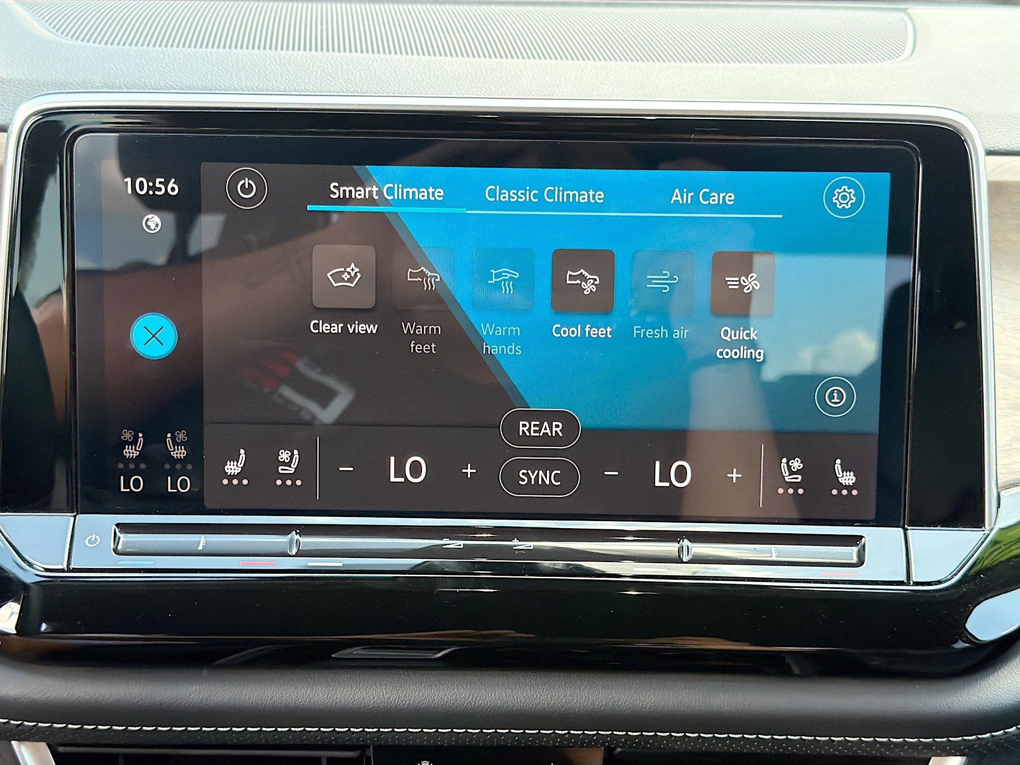 Used 2024 Volkswagen Atlas SE image 34