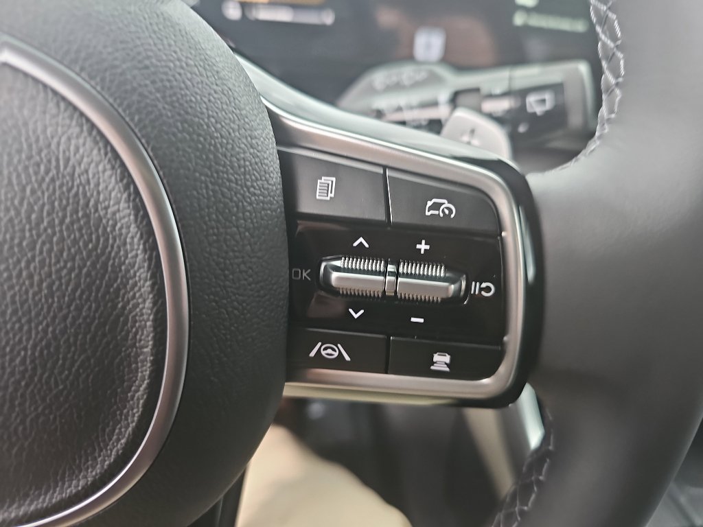 New 2026 Kia Carnival EX image 13