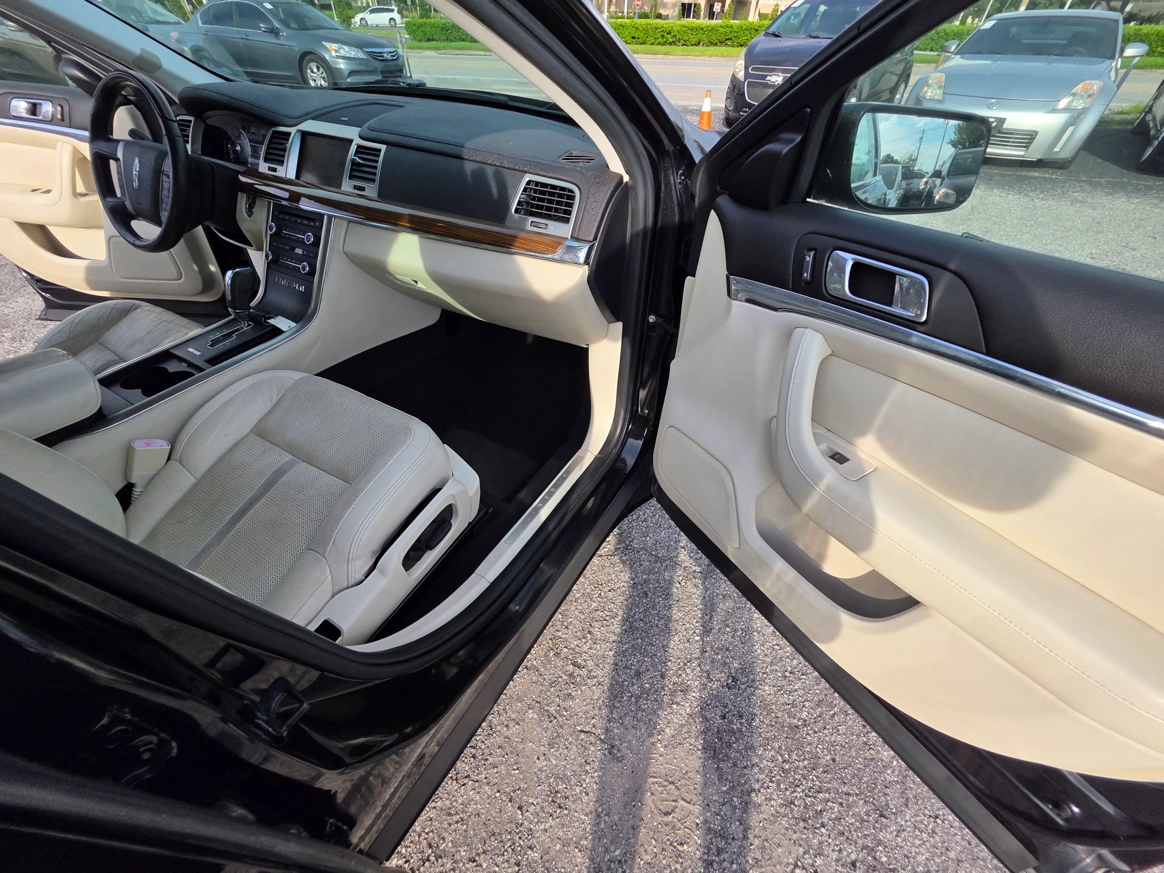 Used 2009 Lincoln MKS FWD image 19