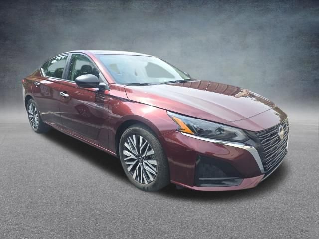Used 2025 Nissan Altima 2.5 SV FWD image 9