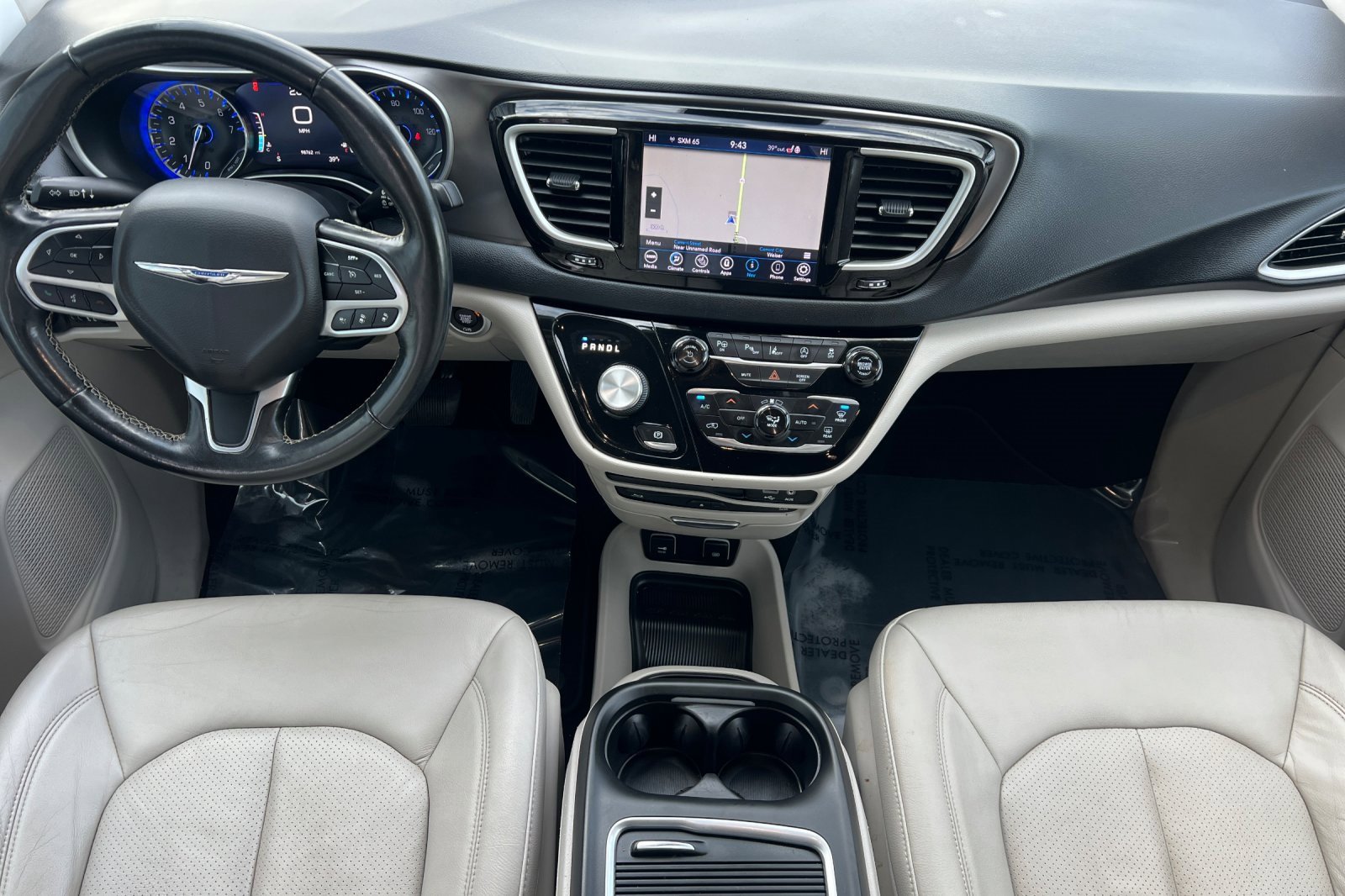 Used 2020 Chrysler Pacifica Touring-L Plus w/ Tire & Wheel Group image 13