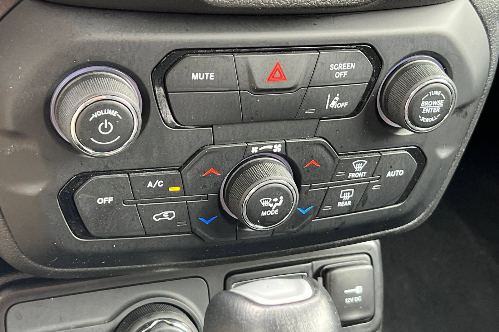 Used 2023 Jeep Renegade Latitude AWD/4WD image 27