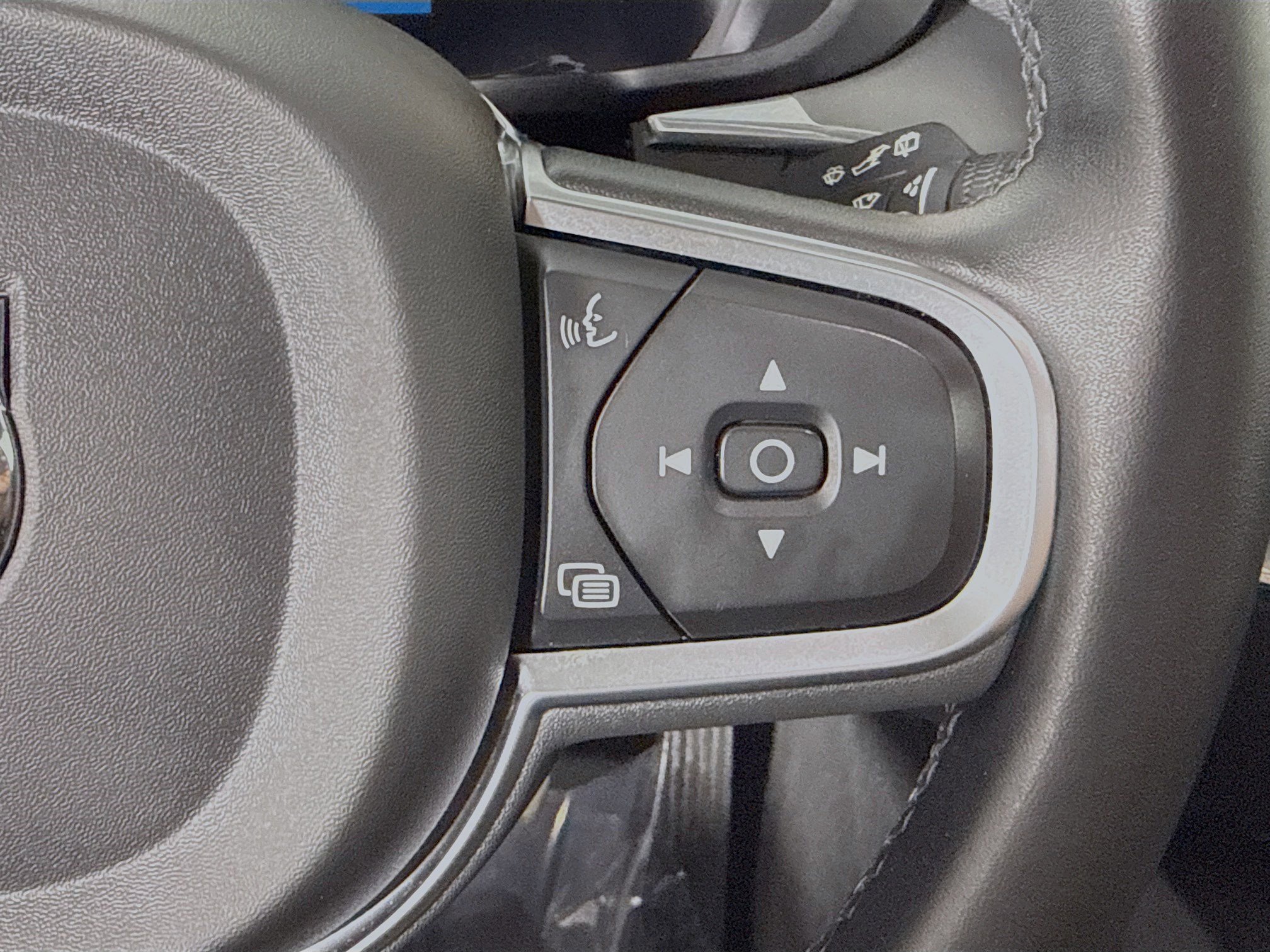 Used 2023 Volvo XC60 B5 Core FWD image 15