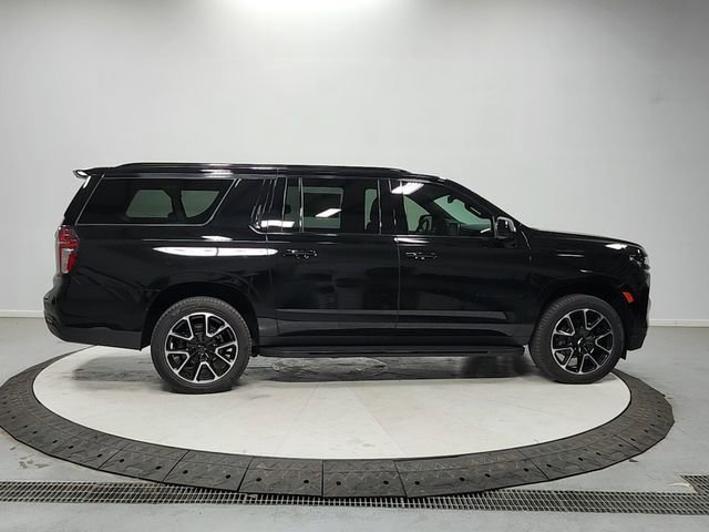 Used 2024 Chevrolet Suburban RST RWD image 8