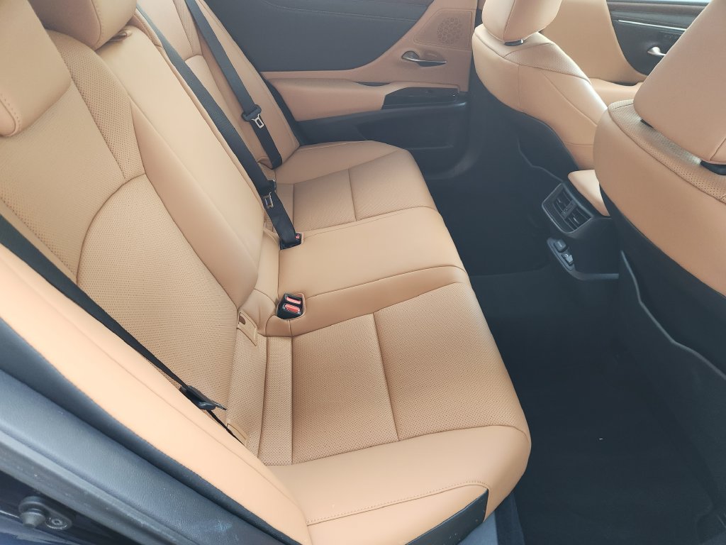 Certified 2025 Lexus ES 350 w/ Premium Package FWD image 32