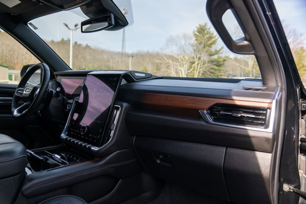 Used 2025 GMC Yukon Denali image 12