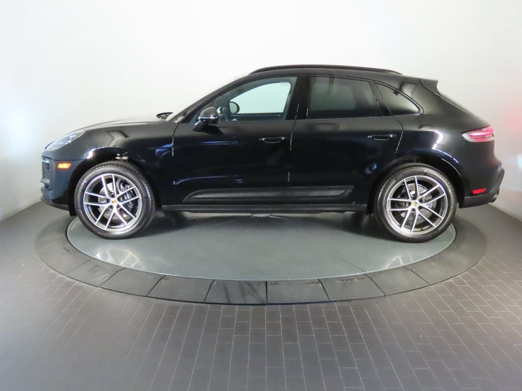Certified 2026 Porsche Macan AWD/4WD image 2