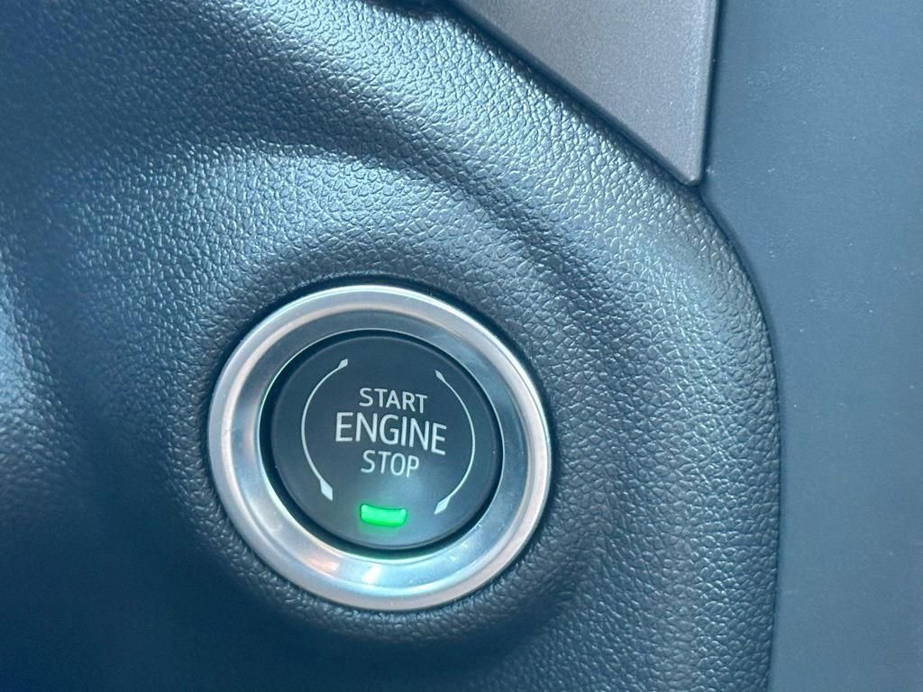 Used 2025 Chevrolet Silverado 2500 Custom w/ Custom Value Package image 14