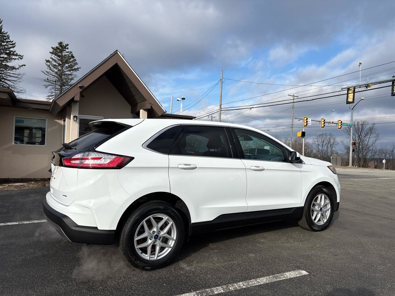 Used 2022 Ford Edge SEL w/ Convenience Package AWD/4WD image 5