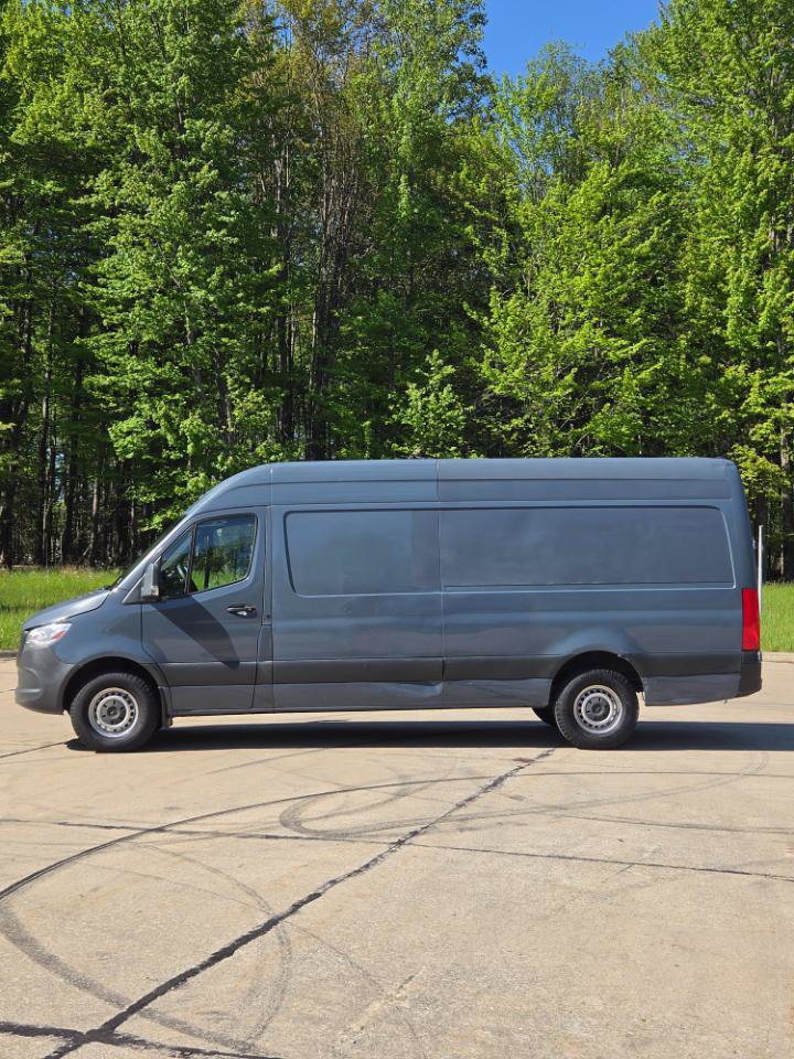 Used 2019 Mercedes-Benz Sprinter 170 image 2