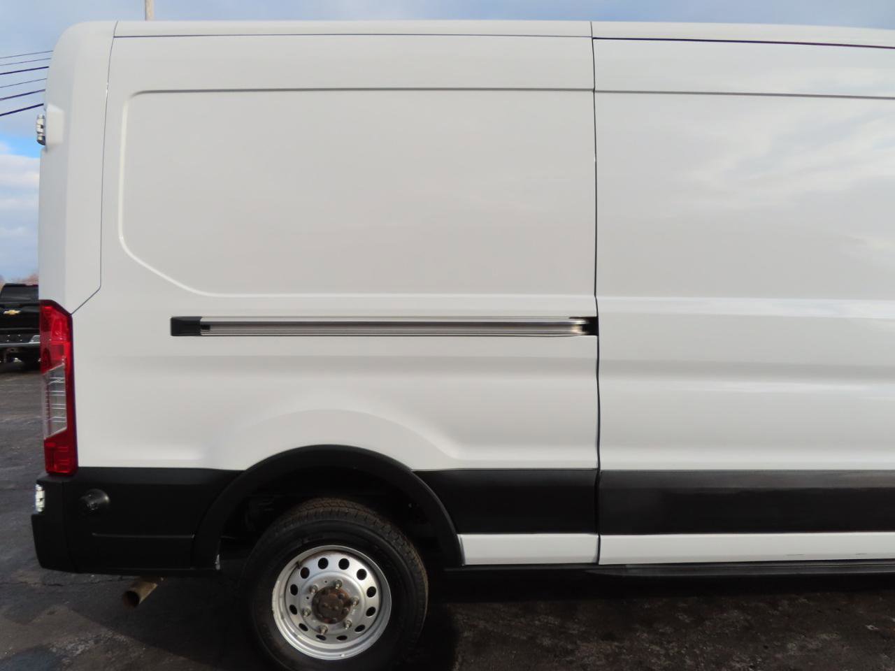 Used 2024 Ford Transit 250 148 Medium Roof Extended AWD image 16