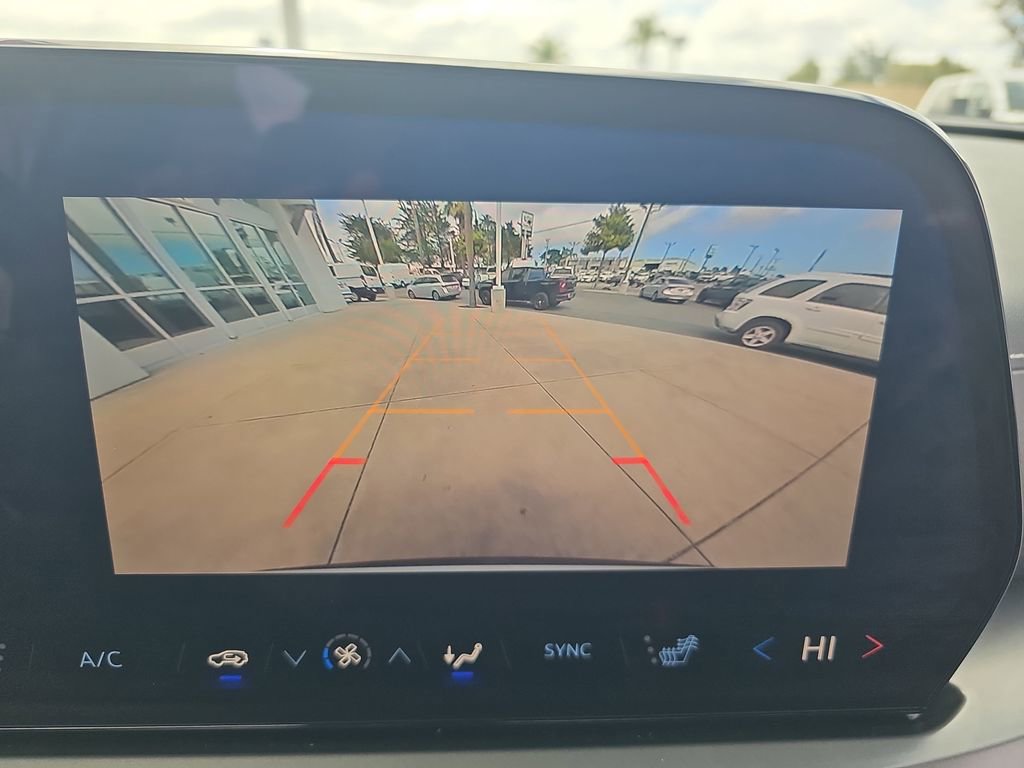 Used 2025 Chevrolet Traverse LT FWD image 25