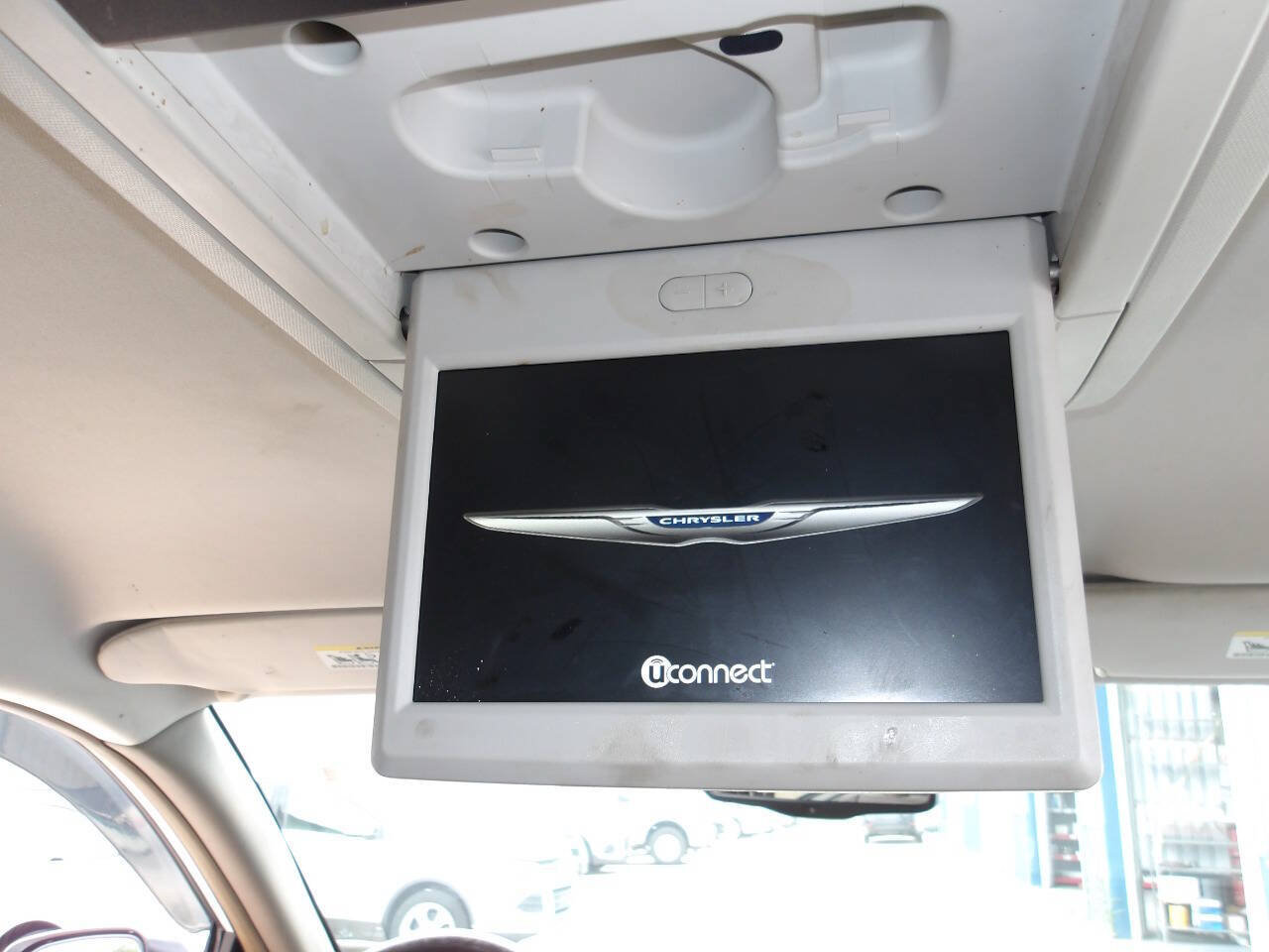 Used 2014 Chrysler Town & Country Touring-L w/ Trailer Tow Group FWD image 6