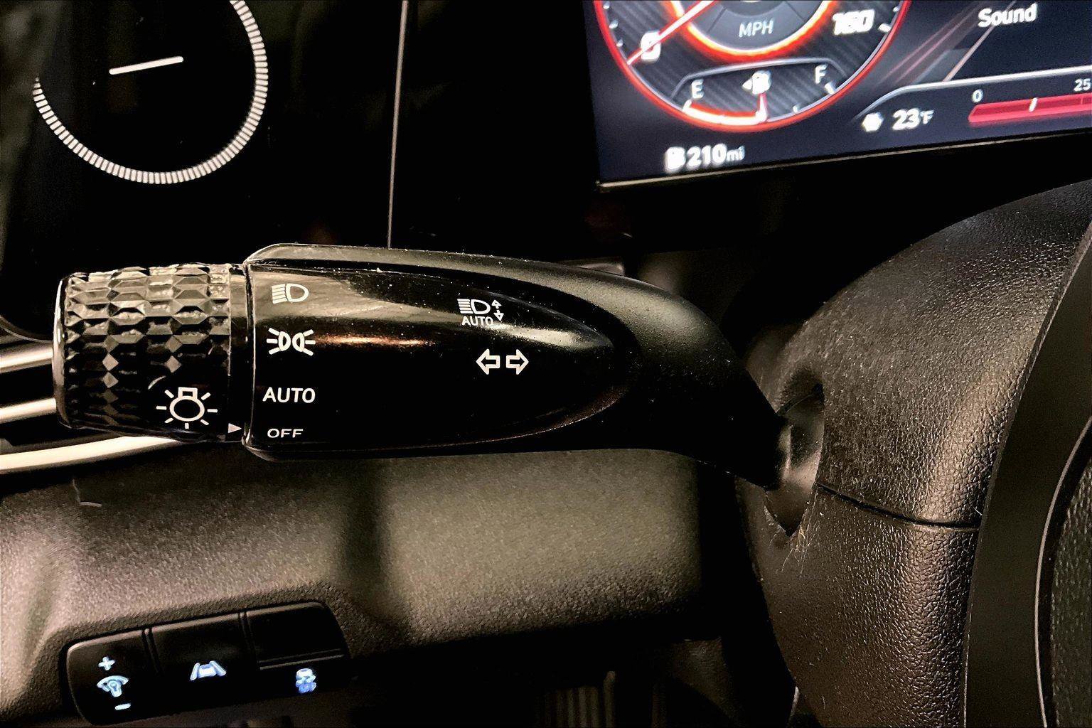 Used 2021 Hyundai Elantra SEL w/ Convenience + Premium Package image 30