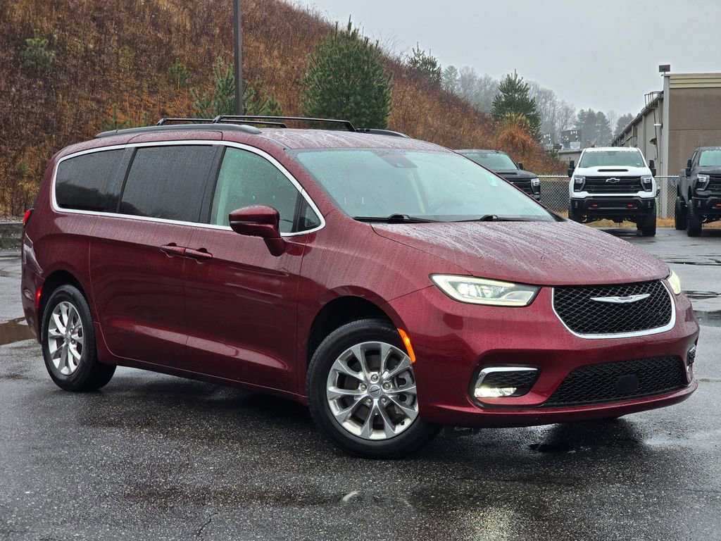 Used 2022 Chrysler Pacifica Touring-L image 14
