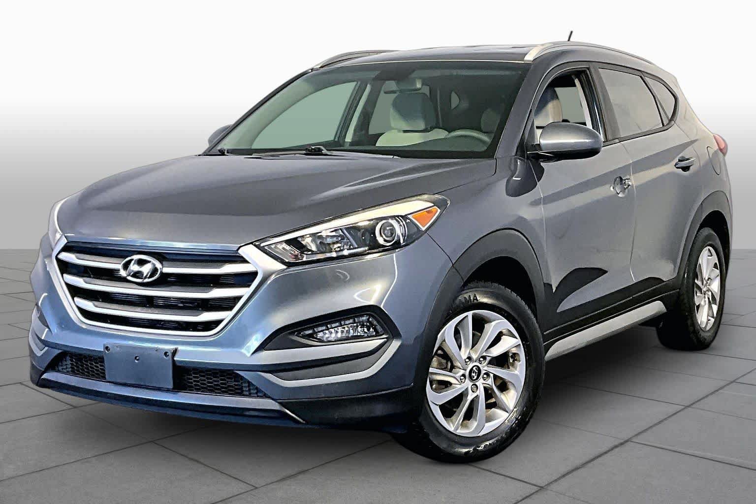 Used 2017 Hyundai Tucson SE w/ SE Popular Package 02
