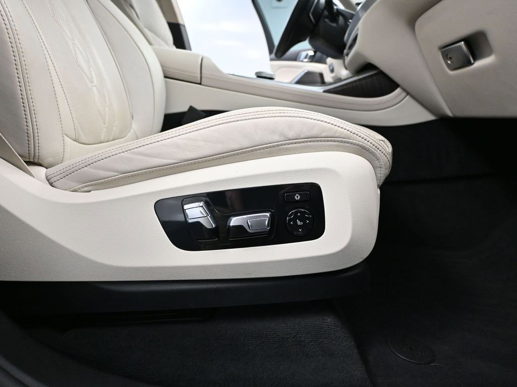 Used 2023 BMW X7 xDrive40i w/ Executive Package image 60