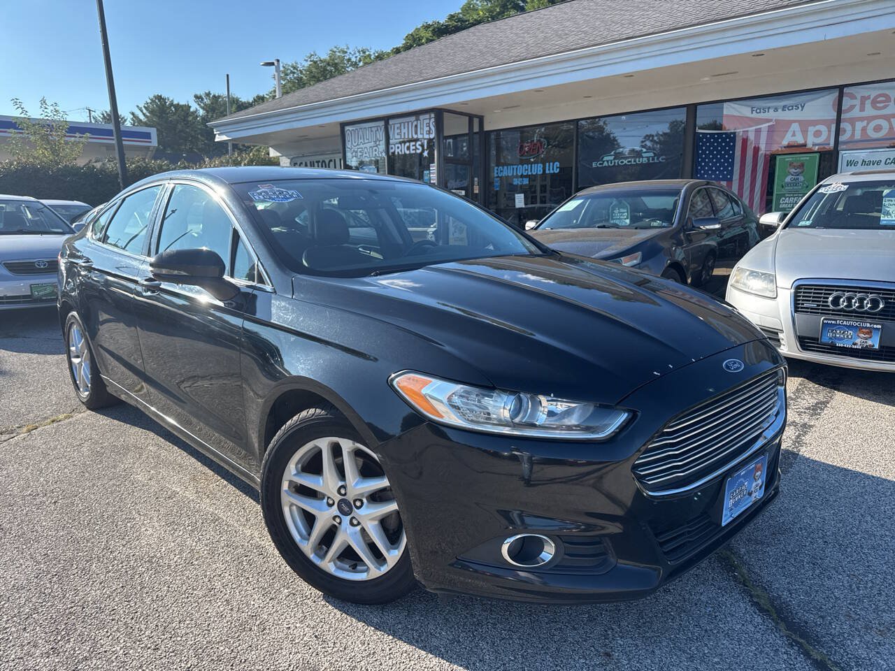 Used 2014 Ford Fusion SE w/ Equipment Group 202A FWD image 2