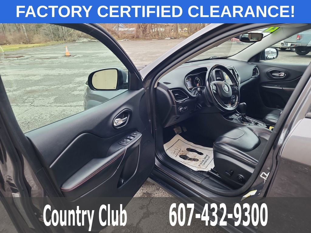 Used 2021 Jeep Cherokee Trailhawk AWD/4WD image 10