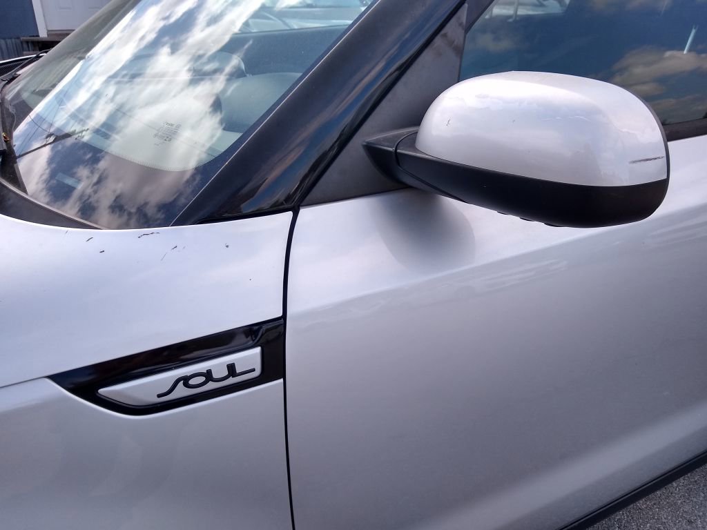 Used 2017 Kia Soul + image 6