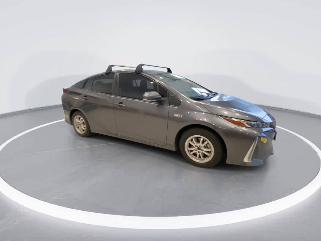 Used 2022 Toyota Prius Prime XLE FWD image 2