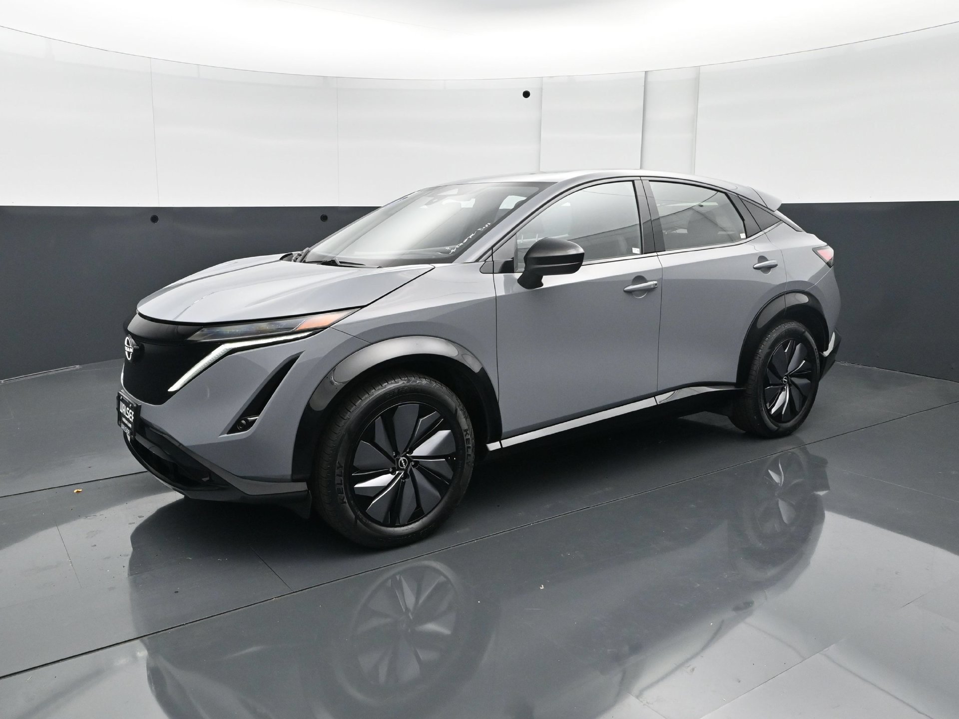 Used 2023 Nissan Ariya AWD image 2