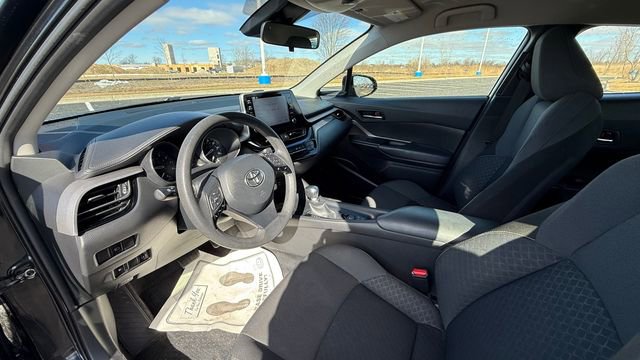 Used 2022 Toyota C-HR XLE image 16