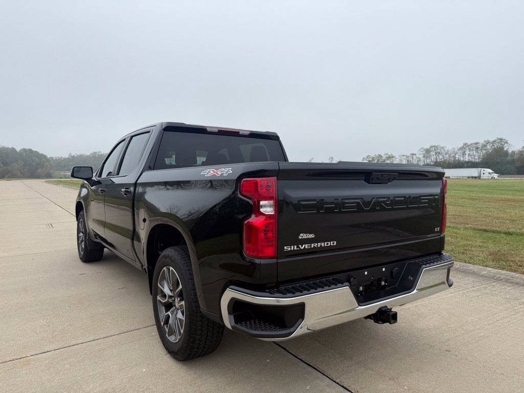 Used 2025 Chevrolet Silverado 1500 LT AWD/4WD image 7