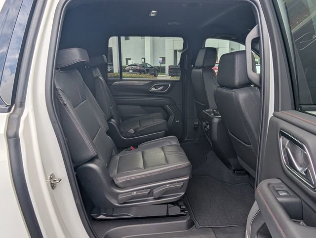 Used 2023 Chevrolet Suburban RST w/ Luxury Package image 17