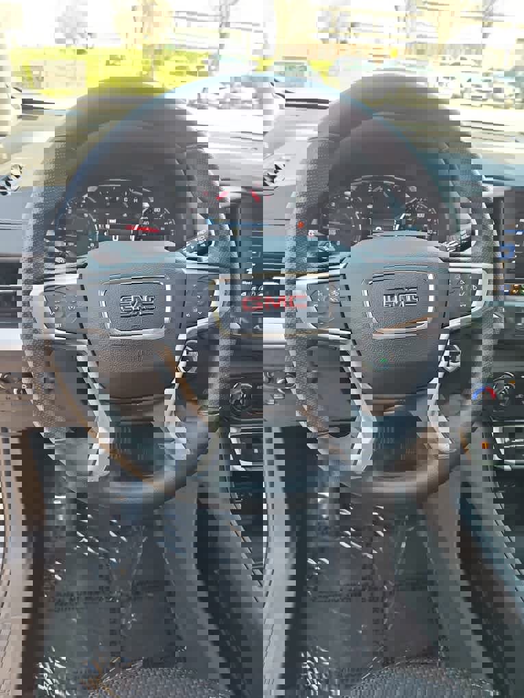 Used 2023 GMC Terrain SLE w/ Driver Convenience Package image 12