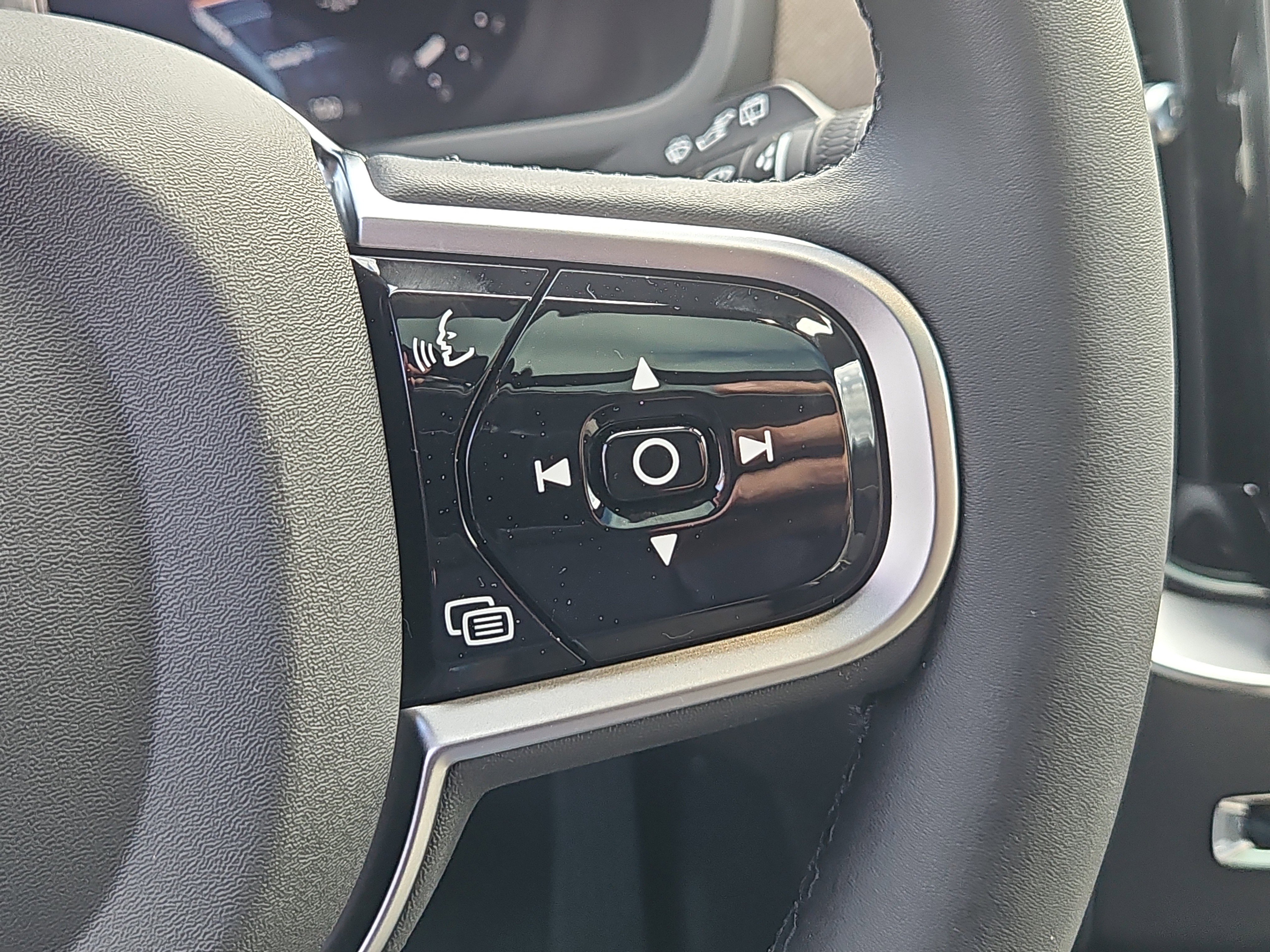 New 2026 Volvo XC90 B6 Plus w/ Protection Package Premier image 17