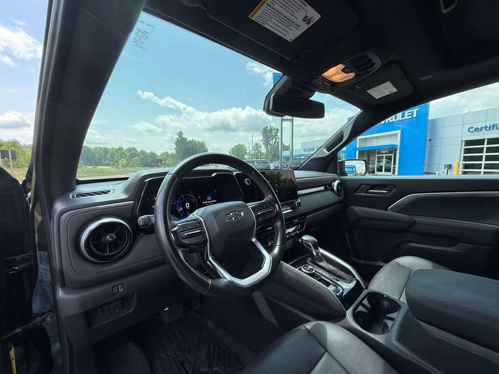 Certified 2025 Chevrolet Colorado Z71 w/ Midnight Edition AWD/4WD image 18